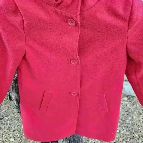 Stylish Red Overcoat - Perfect for Cold Weather - Picture 9 of 9